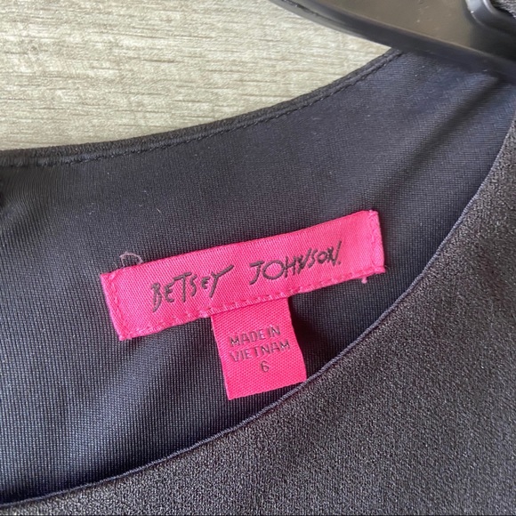 Betsey Johnson ruffle bottom black shift dress - Picture 4 of 7